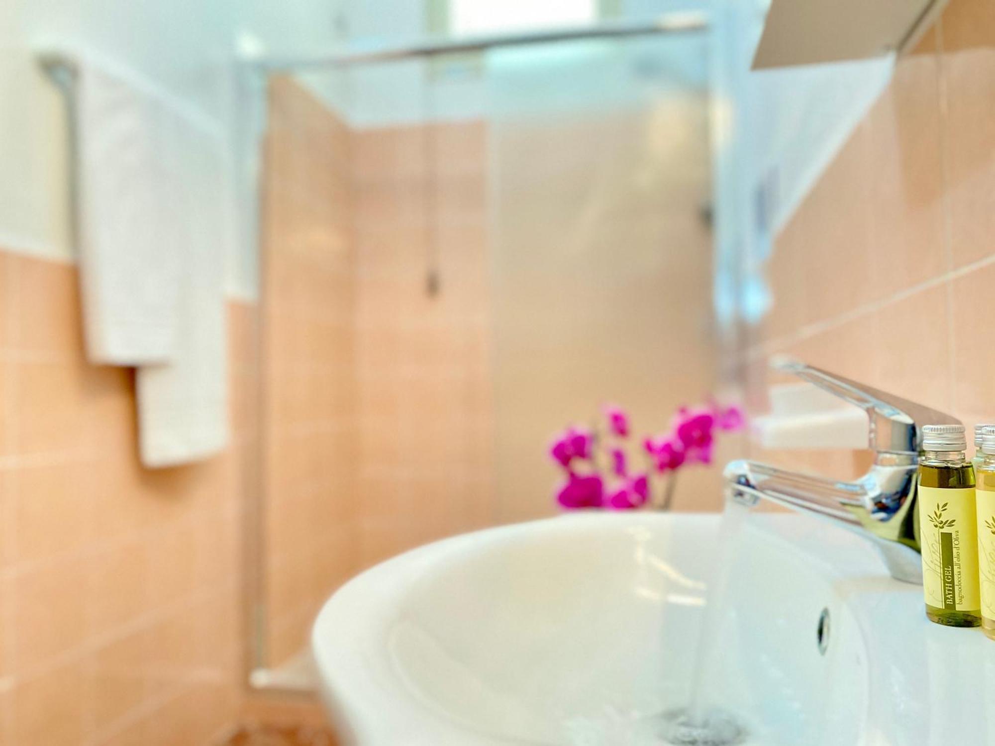 Villa Rocco Rooms Santa Teresa Gallura Rum bild
